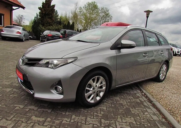 Toyota Auris cena 32400 przebieg: 207000, rok produkcji 2013 z Końskie małe 137